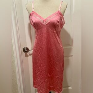 LORRAINE Vintage Women’s Pink Slip in Size Tall 38  100% nylon
